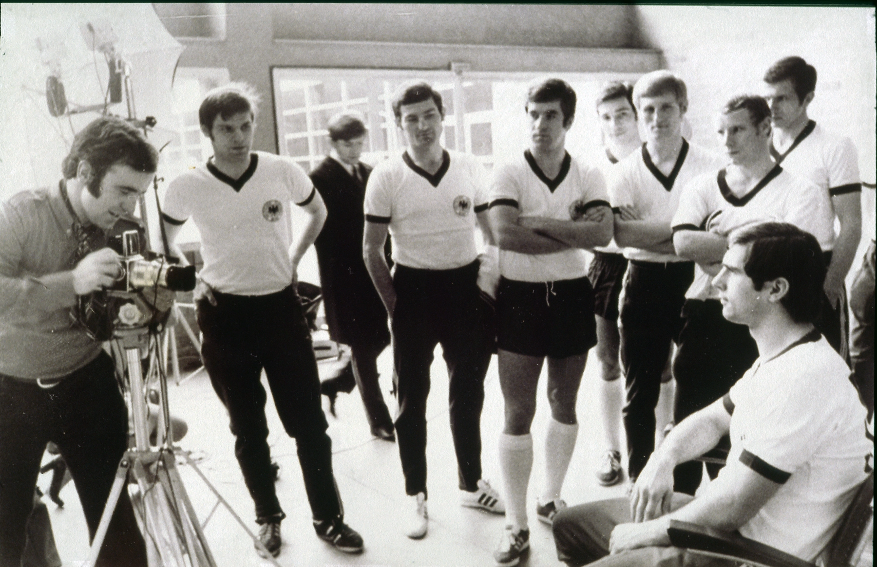 Unknown, Joachim Giesel photographs the german national team for football collection albums (here Gerd Müller), 1969.