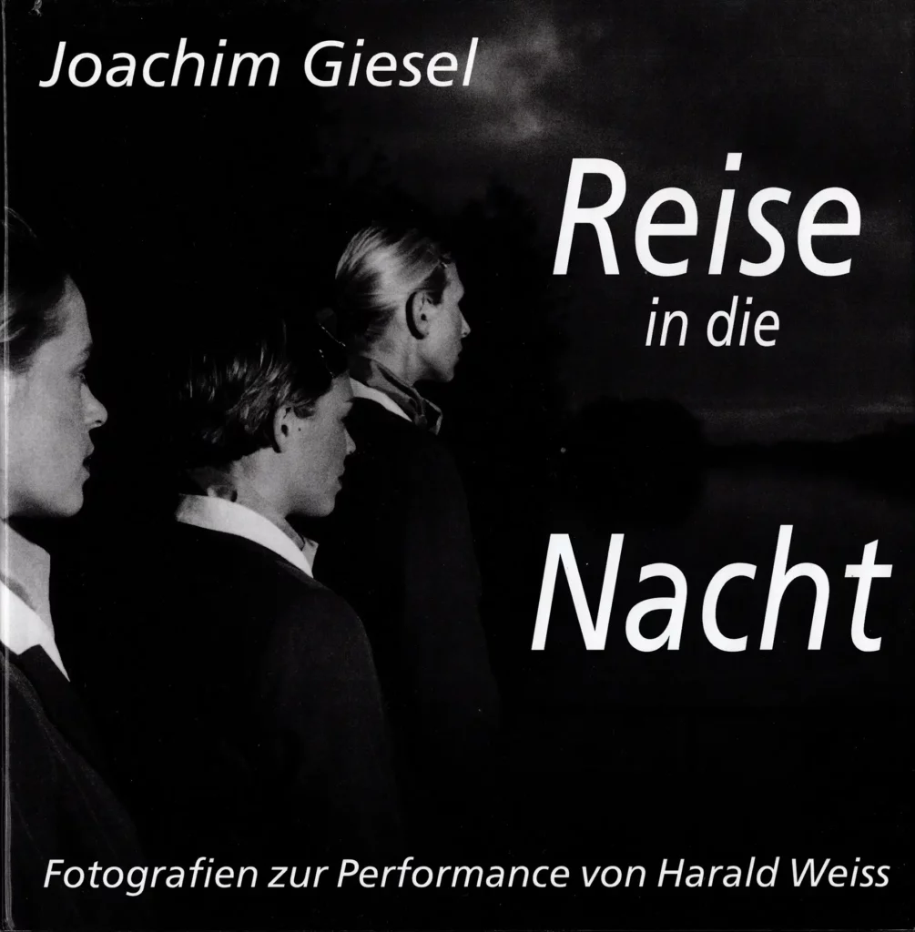 Giesel, Joachim: Reise in die Nacht. Fotografien zur Performance von Harald Weiss, 2000.